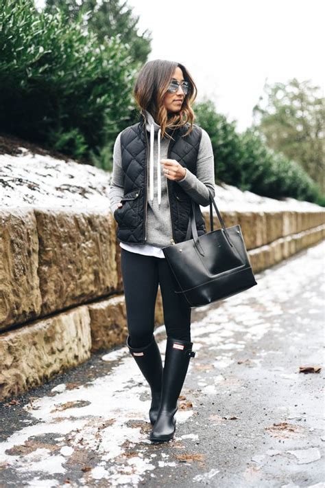 What to Wear in the Snow: 13 Cute, Warm & Dry Outfit Ideas - Outfit ...