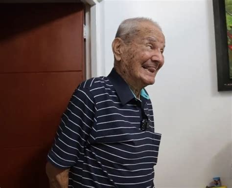 En Video Dos Adultos Mayores A Sus 91 Y 97 Años Recibieron Las