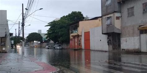 Atenção Chuva provoca alagamentos na Grande Vitória nesta quarta feira