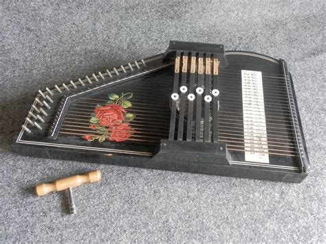 Rosen Autoharp. 6 chords, 25 strings