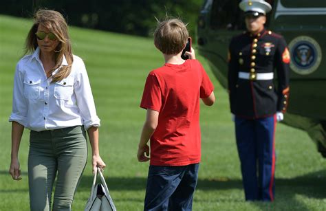 La Foto De Barron Trump Con Sus Padres Que Se Volvió Viral La Opinión