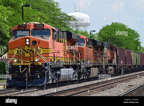 Naperville Illinois Usa Three Locomotives Lead A Burlington Northern