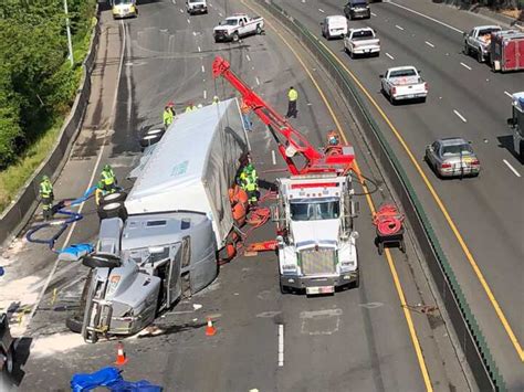 All I 5 Northbound Lanes Reopen After Morning Closure For A Crash Near Terwilliger