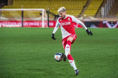 Caio Henrique já desembarcou no Brasil para apresentação em ex clube