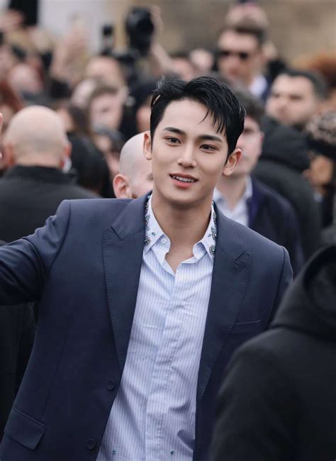 Des Fans De Jungkook De BTS Critiquent Kelvin Pour Avoir Donné Mingyu