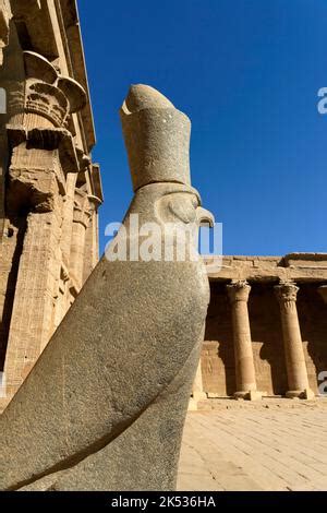 Edfu Tempel Des Horus In Edfu Stadt Am Nil Stockfotografie Alamy