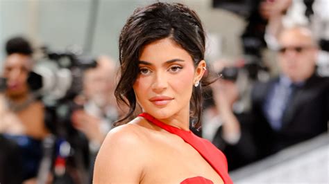 Kylie Jenner Rocks Red Bikini In Sexy Backyward Photos – Hollywood Life