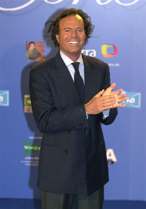 Raphael y Julio Iglesias, que ha cumplido 82 años, y el conflicto que