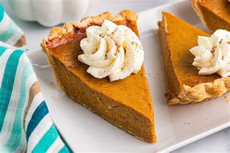 EASY Pumpkin Mousse Pie Recipe (Perfect Fall Dessert Recipe!)