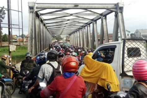 Urai Kemacetan Lalu Lintas Di Jalan Raya Rancamanyar Butuh Penambahan