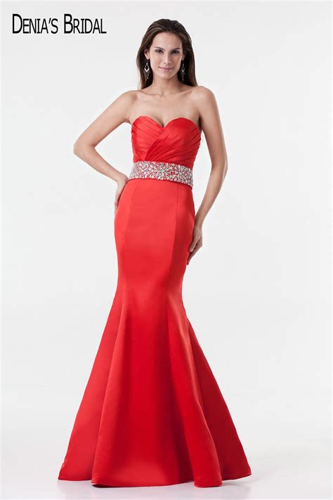 Robe de soirée avec décolleté en cœur robe longue de couleur rouge