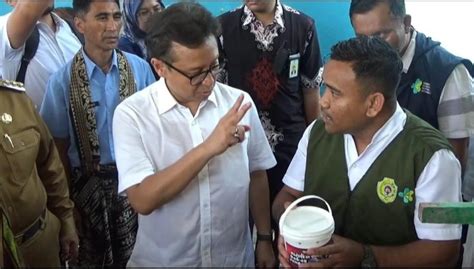 Indonesian Minister Of Health Distributes Wolbachia Mosquito Seeds In