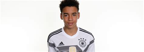 Der Fc Bayern Schnappt Sich Chelsea Talent Jamal Musiala