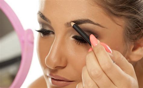 5 Best Eyebrow Pencils That Will Help You Get Perfectly Defined Brows