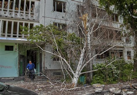 Orrore A Mariupol Trovati Corpi In Un Rifugio I Russi Assediano