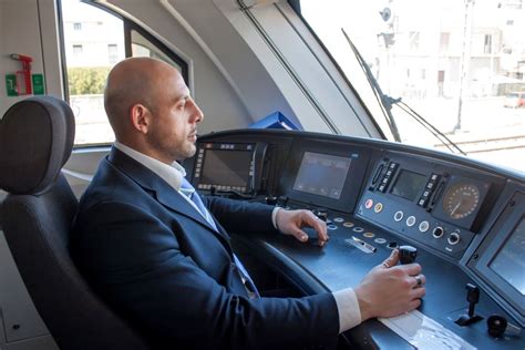 Conductrice Conducteur De Train M Tier Salaire Formation Hellowork