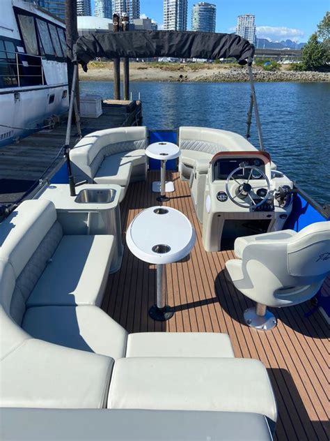 20ft Luxury Pontoon Boat Includes Captain Goldstar Marina