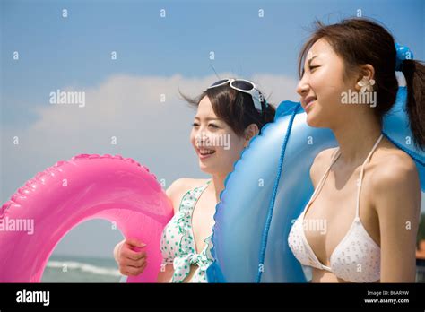 Japanese women bikini Banque de photographies et dimages à haute résolution Alamy