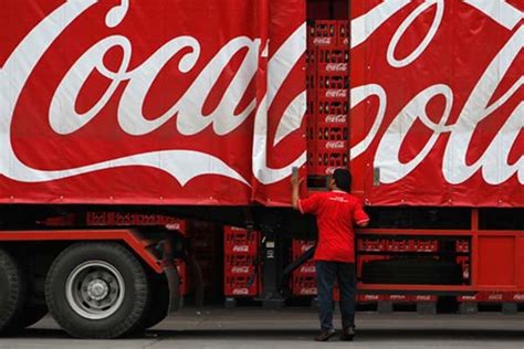 Kurangi Sampah Plastik Coca Cola Rilis Botol Dari Persen Bahan