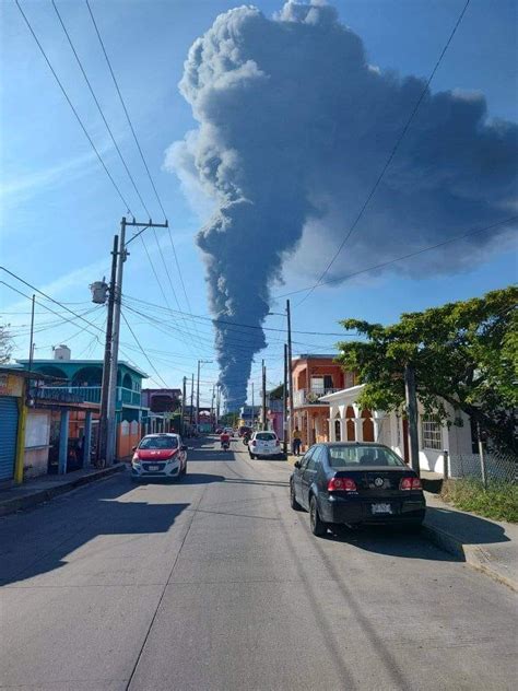 Urbis Incendio En El Interior De Refiner A De Minatitl N Deja Cinco