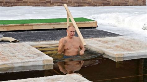 Putin Se Sumerge En Agua HELADA En Festividad Religiosa VIDEO El