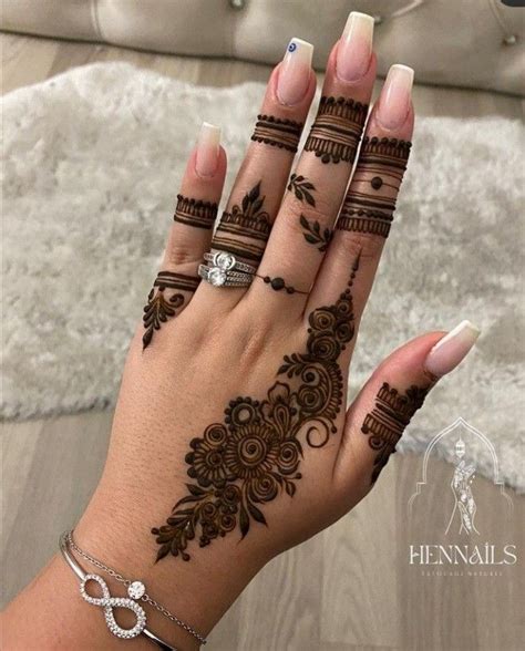 Pin By On Hennaa Simple Mehndi Designs Fingers Henna Designs