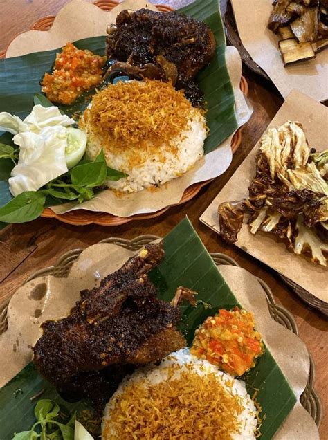 6 Tempat Makan Bebek Bumbu Hitam Khas Madura Di Jogja