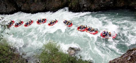 Berani Coba 10 Spot Arung Jeram Terbaik Dan Paling Menantang Di