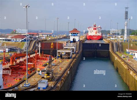 Panama canal locks map hi-res stock photography and images - Alamy