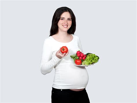 Reasons For Metallic Taste During Pregnancy - Boldsky.com