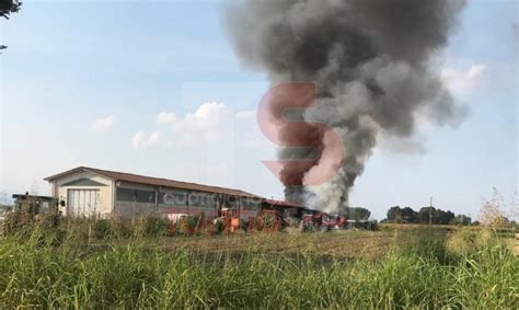 VINOVO Incendio In Un Azienda Agricola A Fuoco Un Magazzino Di