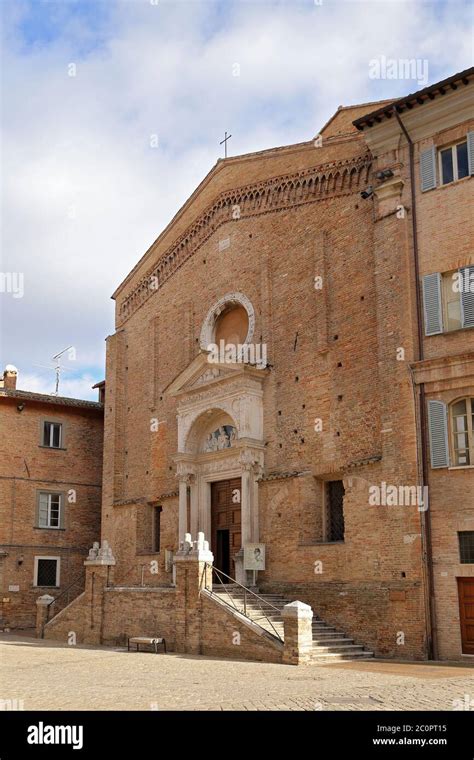 Vislumbres De La Ciudad De Urbino Y Sitio Del Patrimonio Mundial En Las