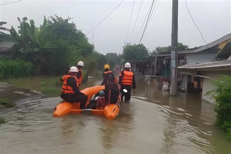 Banjir Melanda Karawang Jiwa Terdampak Dan Fasilitas Umum