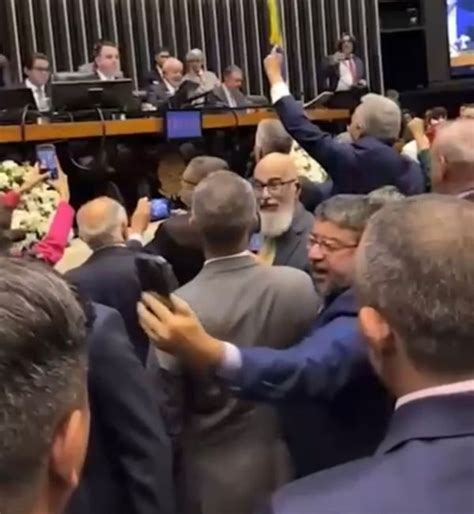 Vídeo Deputado Do Pt Dá Tapa Em Colega Em Sessão Com Lula Na Câmara