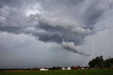 Gewitter Mit Starkregen Und Hagel Ber S Dlichem Baden W Rttemberg