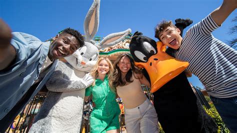 Looney Tunes Meet Greets Six Flags Fiesta Texas