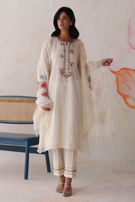 Buy Ivory Kurta Chanderi Silk Applique Hand Embroidered Mogra Set For