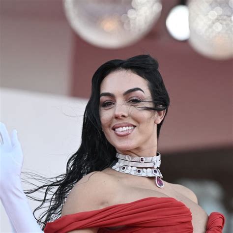 Georgina Rodriguez kao Julia Roberts u Zgodnoj ženi i još izdanja s