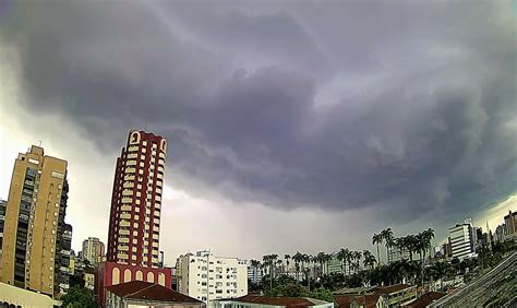 Formação de chuva intensa em Joinville SC veja o vídeo Clima ao Vivo