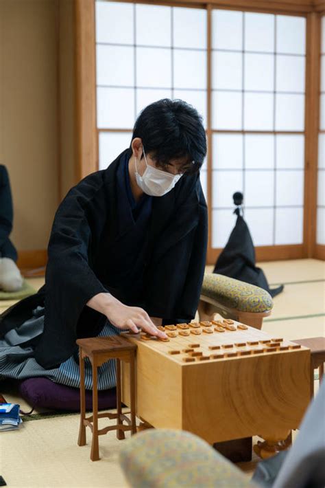 和服の藤井聡太七段が初タイトル王手、棋聖戦2連勝 社会 日刊スポーツ