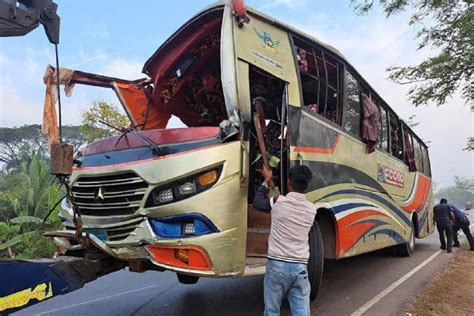 পটুয়াখালীতে নিয়ন্ত্রণ হারিয়ে বাস খাদে শিশুর মৃত্যু