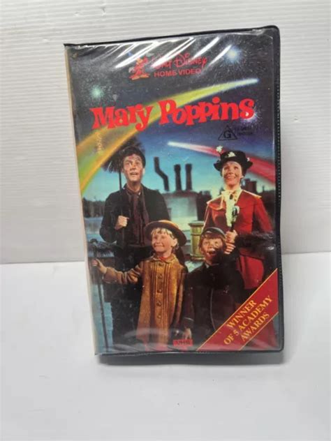 MARY POPPINS Walt Disney VHS Video In ClamShell Julie Andrews Dick