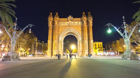 Barcelona Night Light Walking Placa Of Arc De Triomf 4k Time Lapse