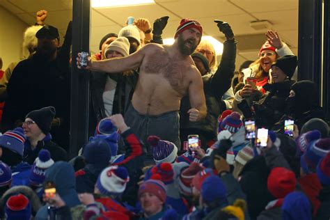 How Travis Kelce felt about brother Jason taking off his shirt during
