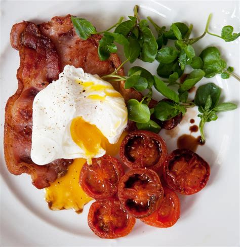 Pan Fried Bacon With Poached Egg And Balsamic Tomatoes Recipes Hairy Bikers