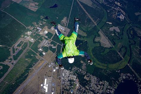 Skydiver Luke Aikins Becomes First Person To Jump 25 000 Feet From A