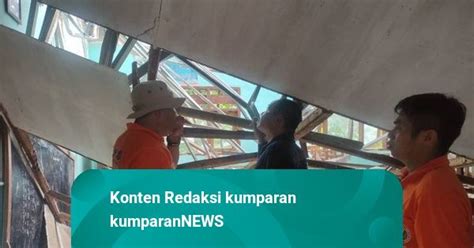 Atap SD Di Jember Ambruk 4 Kelas Rusak Berat Tak Ada Korban Jiwa