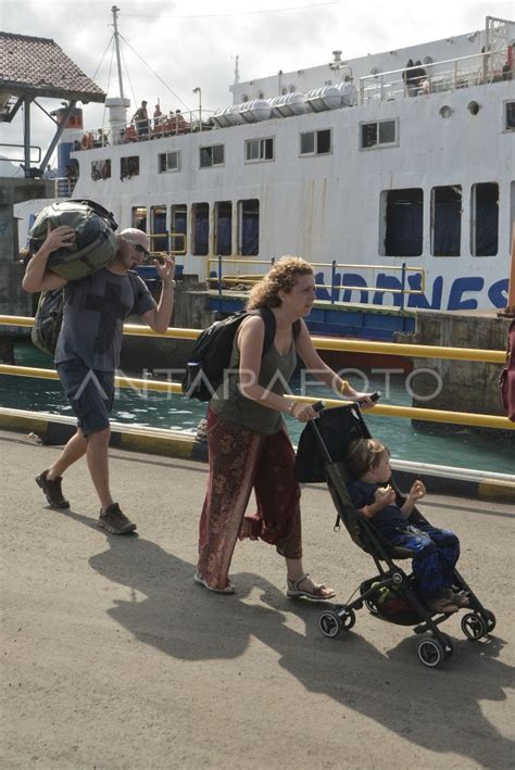 Penumpang Kapal Feri Meningkat Antara Foto