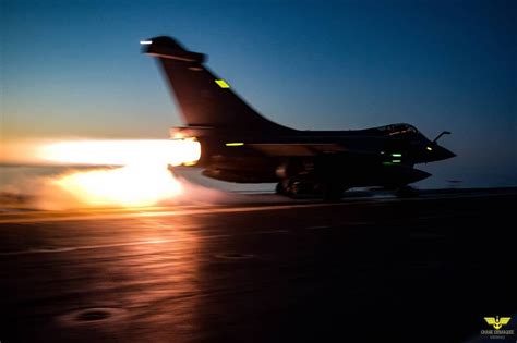 Catapultage D Un Rafale Marine Sur Le Porte Avions Charles De Gaulle