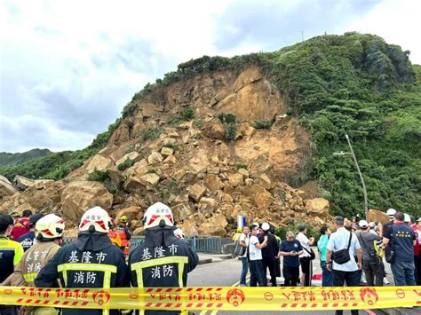 台2線基隆潮境公園入口山崩 已知1送醫1受困 蕃新聞